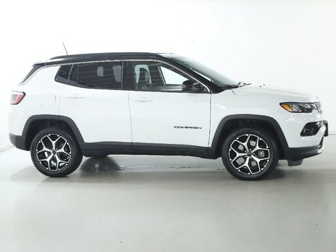 Used 2025 Jeep Compass Limited AWD/4WD image 11