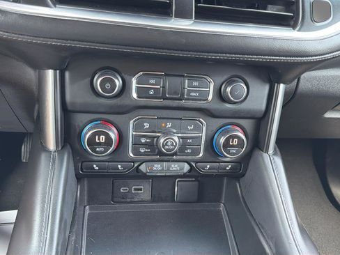 Used 2024 Chevrolet Suburban LT RWD image 27