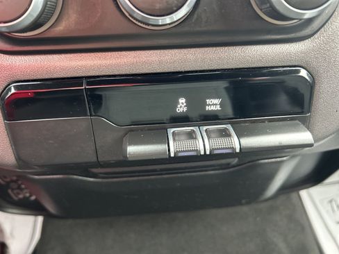 Used 2021 RAM 1500 Big Horn image 32