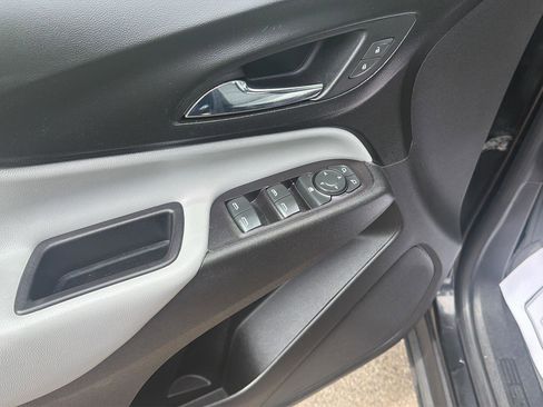 Used 2020 Chevrolet Equinox LS FWD image 13
