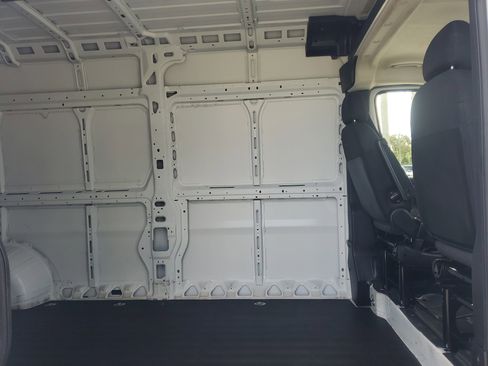 Used 2025 RAM ProMaster 2500 w/ Convenience Group FWD image 11
