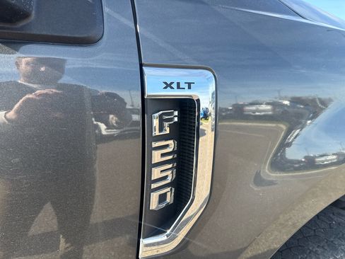 Used 2019 Ford F250 XLT w/ XLT Premium Package image 43