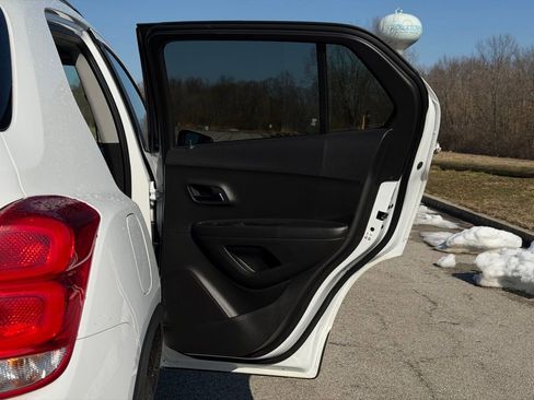 Used 2019 Chevrolet Trax LT w/ LT Convenience Package image 29