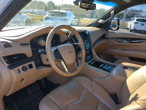 Used 2020 Cadillac Escalade Platinum image 23