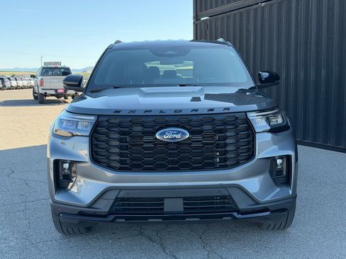 Used 2025 Ford Explorer ST-Line w/ ST-Line Street Pack AWD/4WD image 2