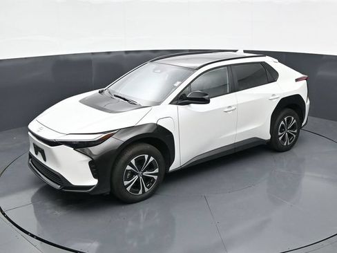 Used 2024 Toyota bZ4X AWD w/ Weather Package image 33