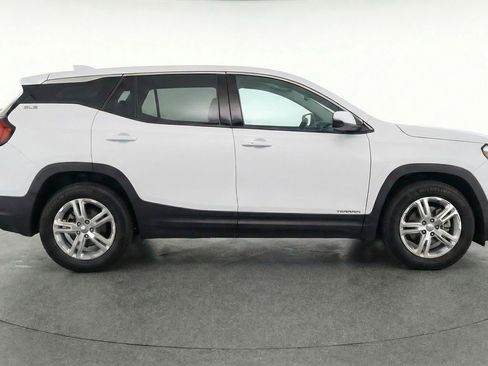 Used 2024 GMC Terrain SLE image 11