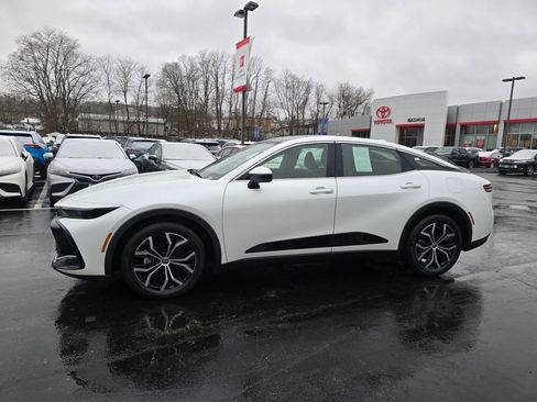 Used 2024 Toyota Crown Limited image 3