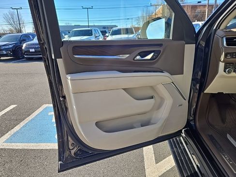 Used 2023 GMC Yukon XL Denali image 11