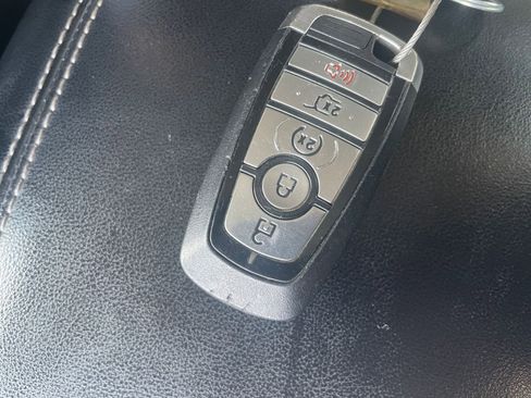 Used 2023 Ford Explorer Limited image 28