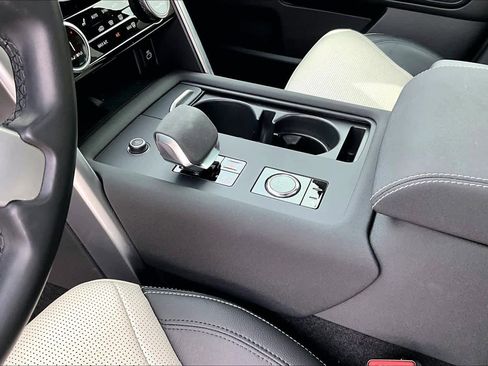 Used 2023 Land Rover Discovery S R-Dynamic image 17