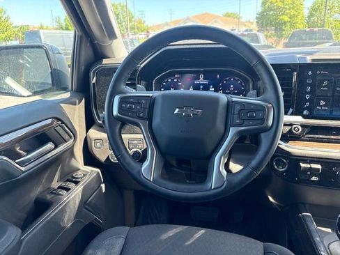 Used 2025 Chevrolet Silverado 1500 LT Trail Boss w/ Dark Appearance Package AWD/4WD image 15