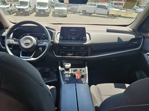 Used 2023 Nissan Rogue S FWD image 10