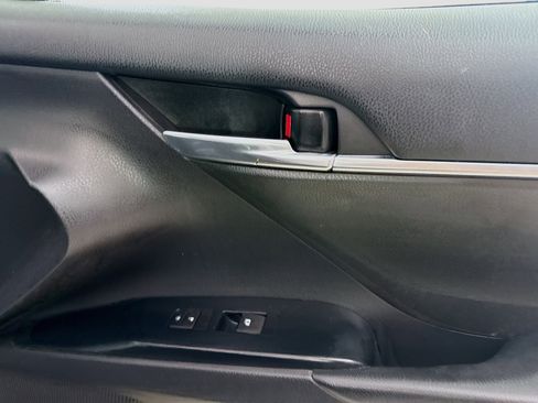 Used 2020 Toyota Camry SE image 30