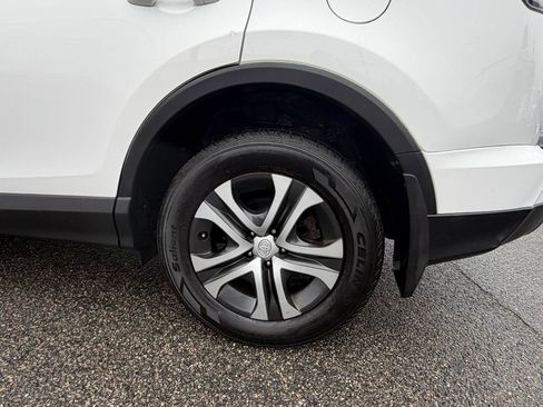 Used 2017 Toyota RAV4 LE image 27