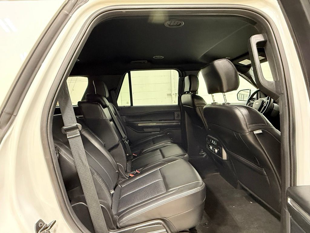 Used 2019 Ford Expedition XLT w/ Equipment Group 202A AWD/4WD image 44