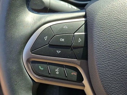 Used 2019 Jeep Cherokee Latitude Plus w/ Cold Weather Group AWD/4WD image 22