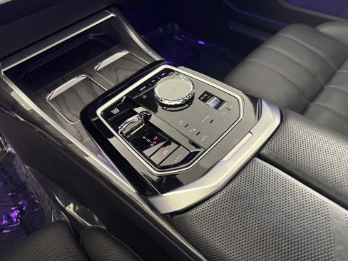 Used 2025 BMW 740i xDrive image 22