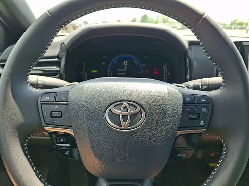 Used 2026 Toyota Camry SE FWD image 18