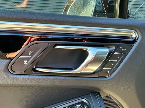 Used 2026 Porsche Macan image 18