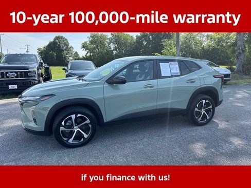 Used 2024 Chevrolet Trax RS w/ Sunroof Package FWD image 3