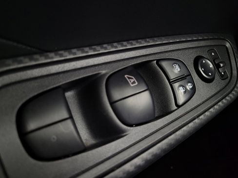 Used 2025 Nissan Versa S w/ Trunk Package image 27