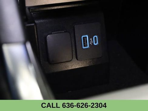 Used 2023 Ford Explorer Limited image 22