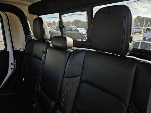 Used 2020 Jeep Gladiator Overland image 30