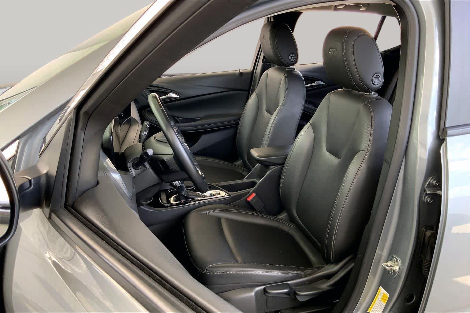 Used 2024 Buick Encore GX Sport Touring FWD image 8