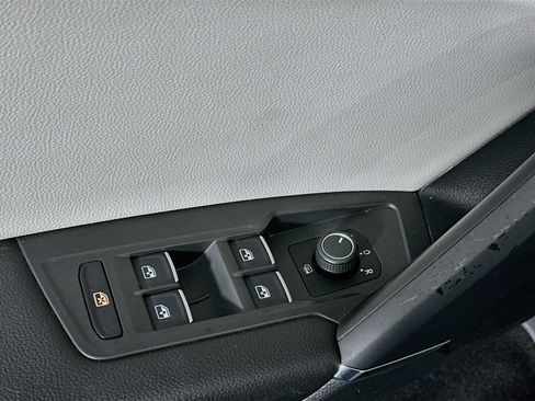 Used 2018 Volkswagen Tiguan SE FWD image 15