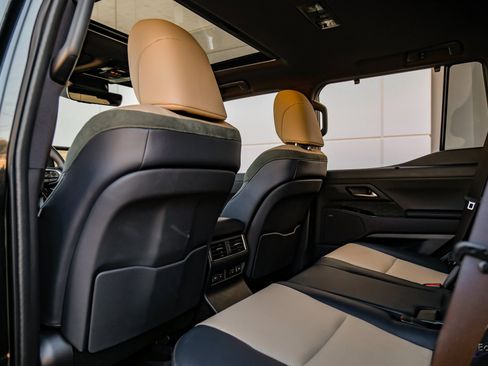 Used 2025 Lexus GX 550 image 82