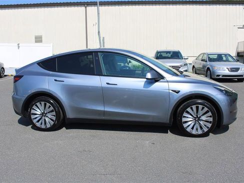 Used 2024 Tesla Model Y Long Range image 8