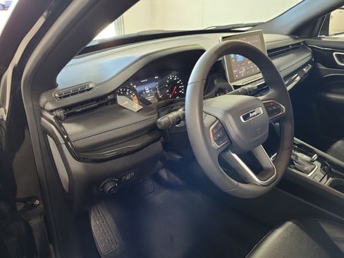 Used 2025 Jeep Compass Latitude w/ Altitude Special Edition AWD/4WD image 8