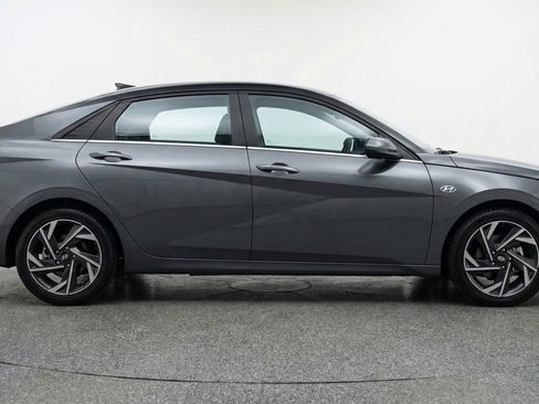 Used 2025 Hyundai Elantra SEL image 11