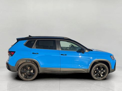 New 2025 Volkswagen Taos SE image 8