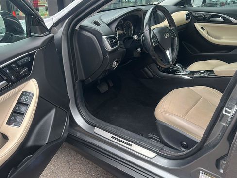 Used 2017 INFINITI QX30 Premium AWD/4WD image 12