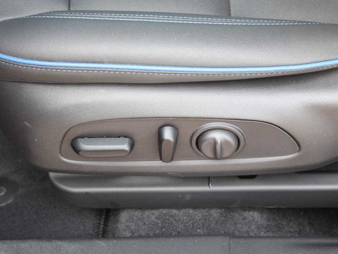Used 2025 Buick Envista Sport Touring w/ Convenience I Package FWD image 28