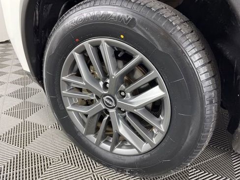 Used 2023 Nissan Rogue S FWD image 13