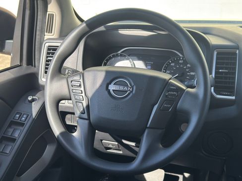 Used 2022 Nissan Frontier SV RWD image 17