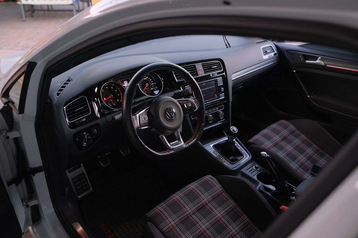 Used 2018 Volkswagen GTI S FWD image 8