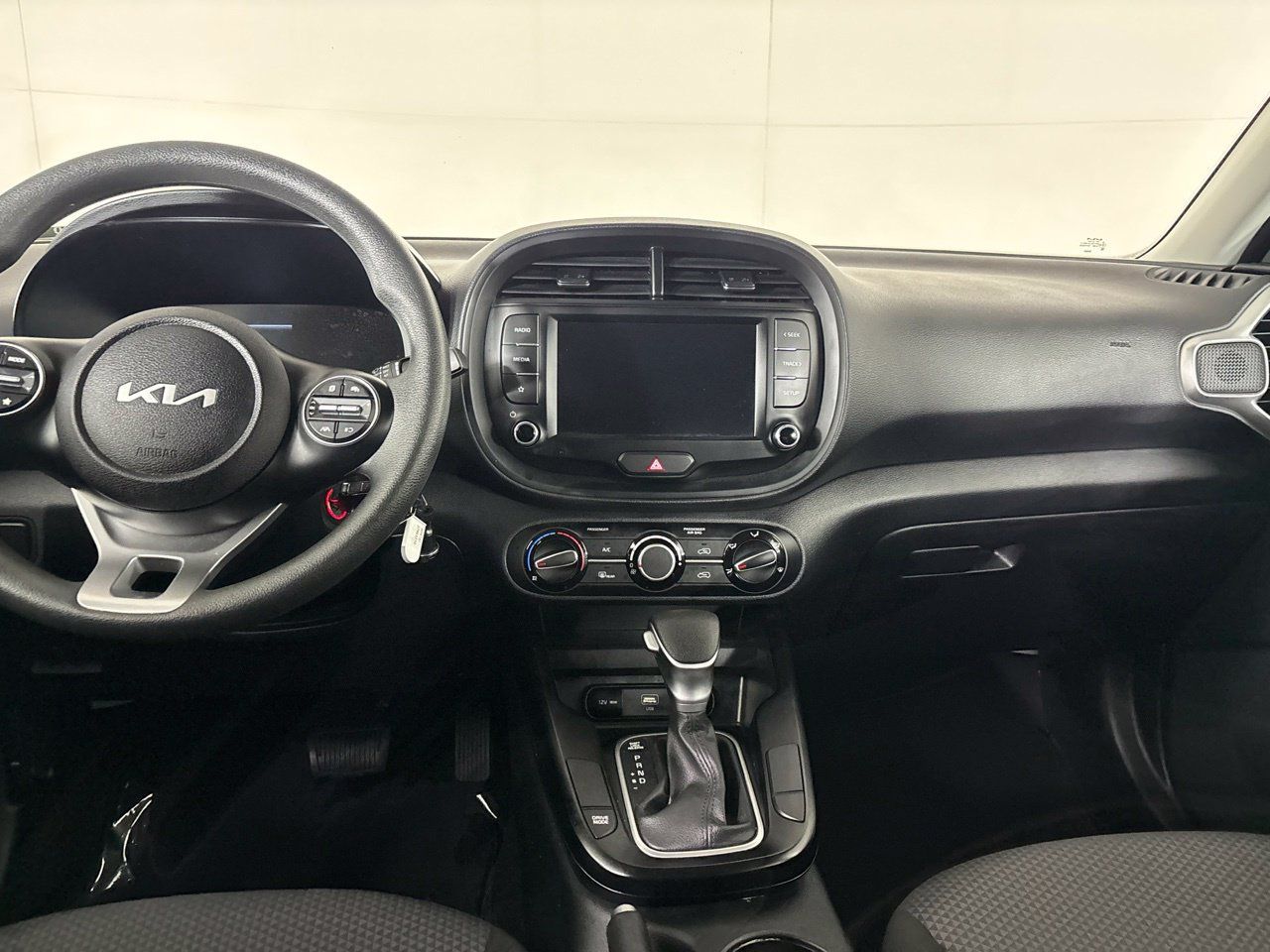 Used 2025 Kia Soul LX w/ LX Technology Package FWD image 23