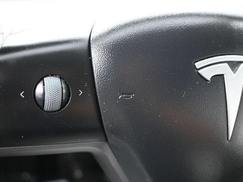 Used 2022 Tesla Model Y Performance AWD/4WD image 19
