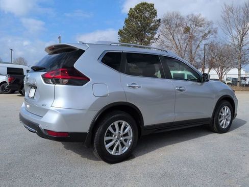 Used 2020 Nissan Rogue SV image 4