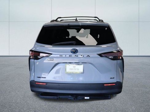 Used 2025 Toyota Sienna XLE Woodland Edition AWD/4WD image 4