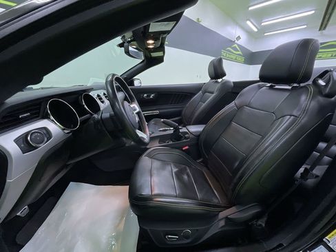 Used 2017 Ford Mustang GT Premium image 17