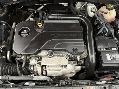 Used 2018 Chevrolet Malibu LT FWD image 17