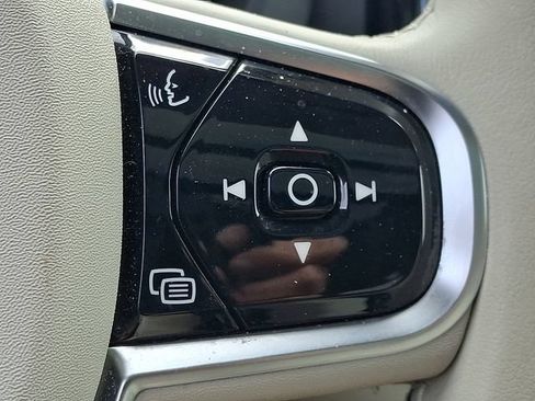 Certified 2025 Volvo XC60 B5 Plus w/ Protection Package Premier AWD/4WD image 23