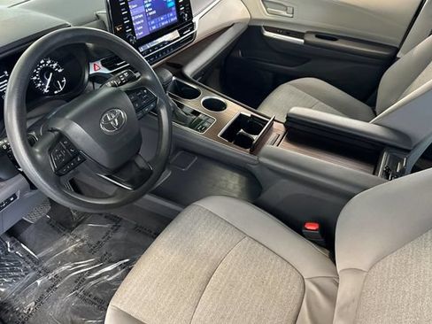 Certified 2024 Toyota Sienna LE AWD/4WD image 12