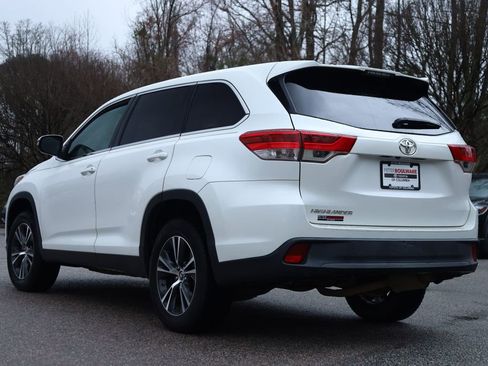 Used 2019 Toyota Highlander LE image 3
