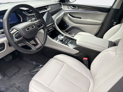 Used 2021 Jeep Grand Cherokee L Overland w/ Advanced Protech Group III image 10